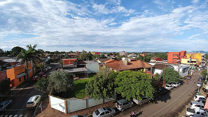 Lush green neighborhood in Villaricca, Paraguay, showcasing one of the best places to live in the country for nature lovers.