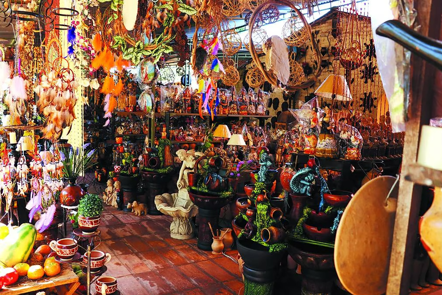 aregua-artisan-market-paraguay Colorful artisan market in Areguá, Paraguay, known for crafts and peaceful community life.