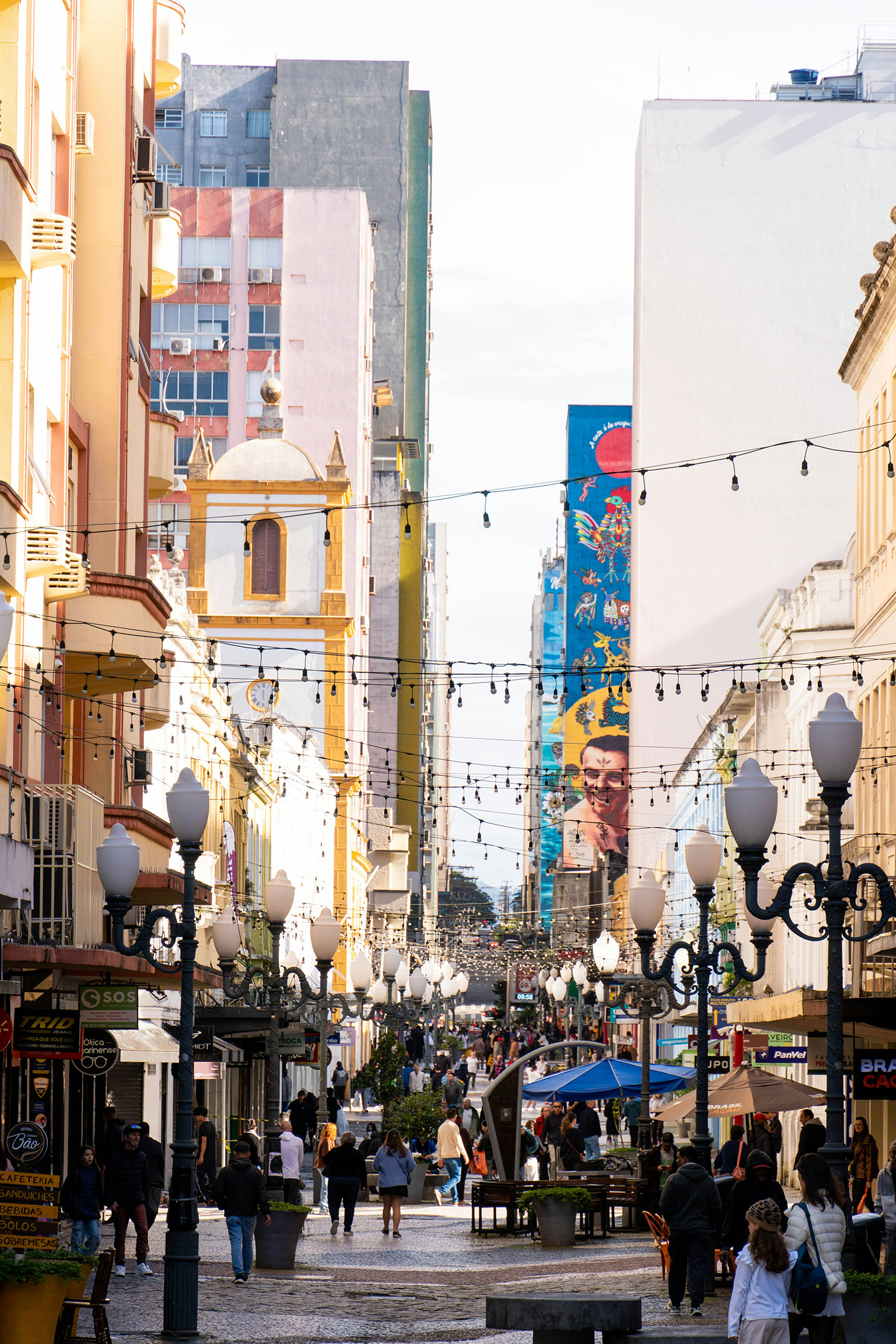 Walkable street with cafés and pedestrians in Florianópolis, Brazil.