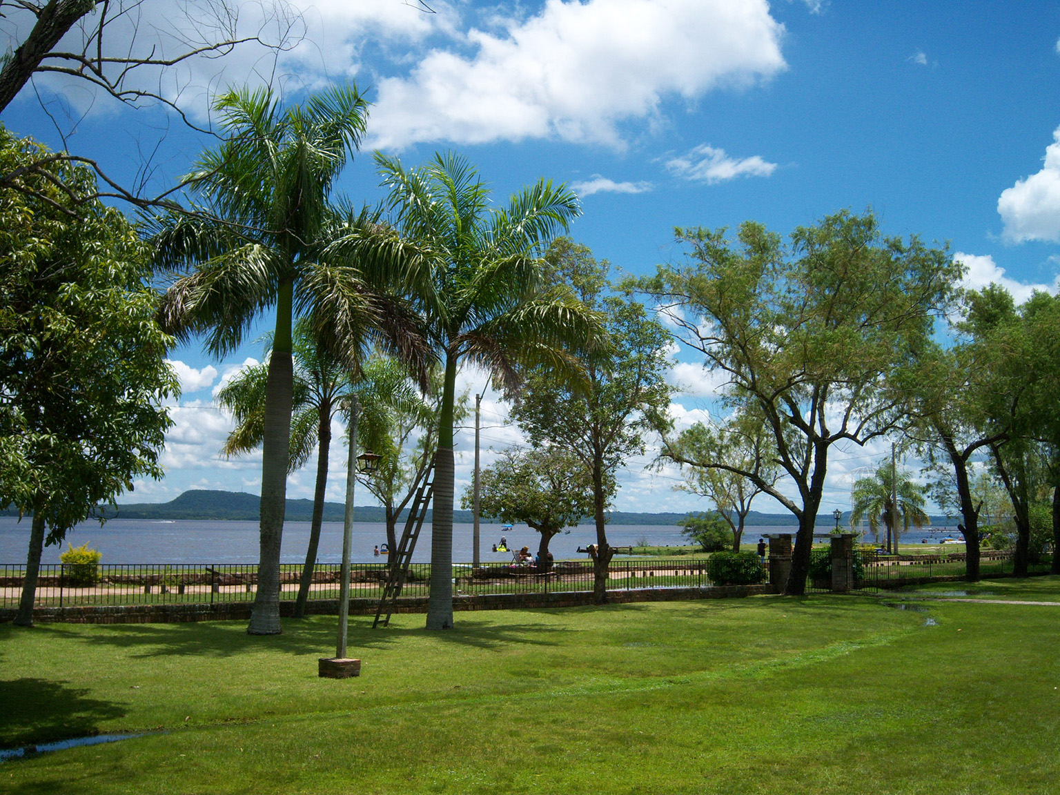 Family park at the foot of Ypacaraí Lake, ideal for living in Paraguay towns with kids