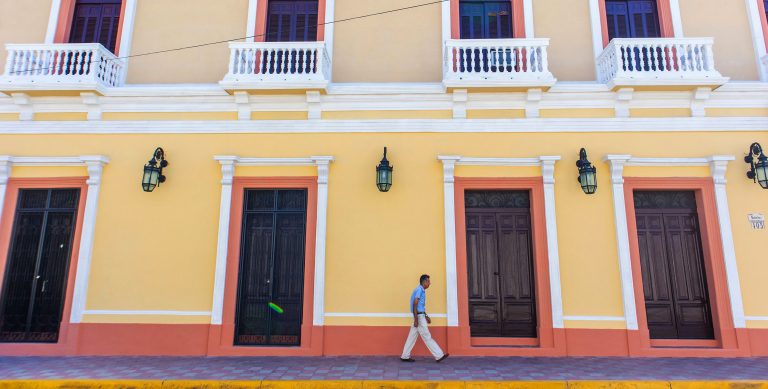 Colonial architecture in Granada Nicaragua neighborhoods, highlighting colorful streets and local charm.