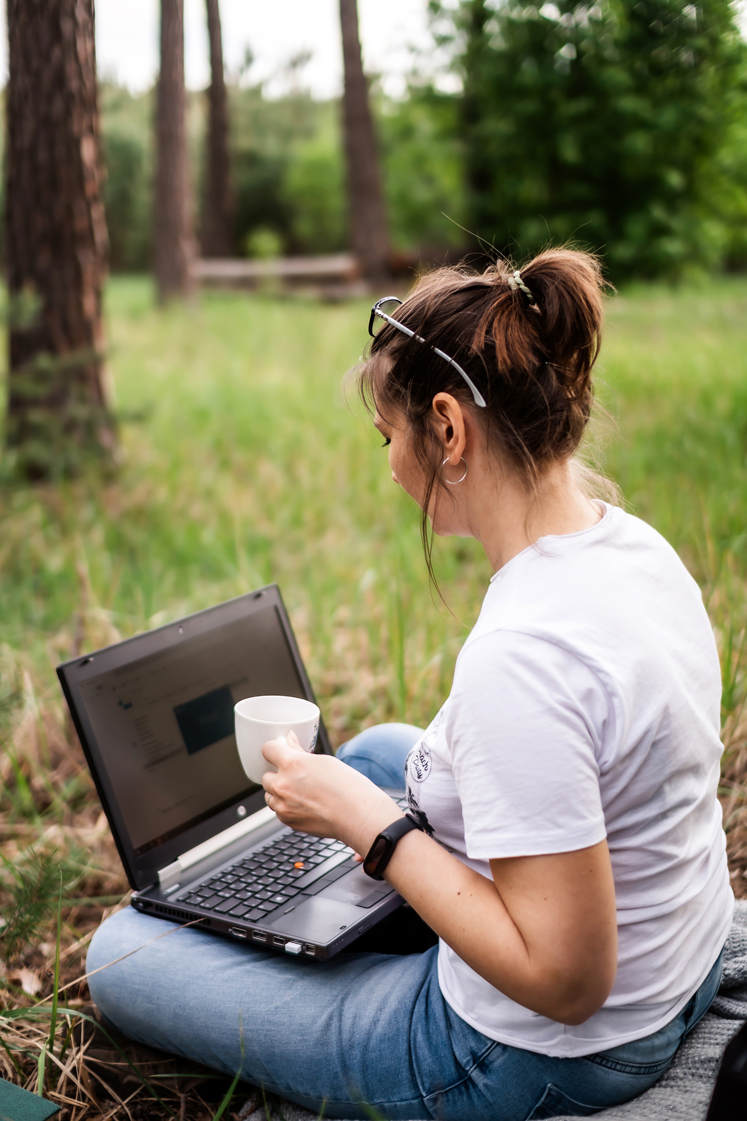 Digital nomad in Paraguay working outdoors on a laptop with coffee