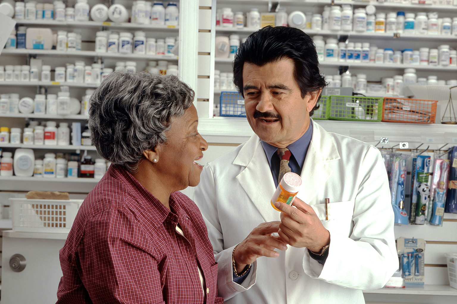 Pharmacist helping woman in Paraguay pharmacy – everyday affordable healthcare access for expats 