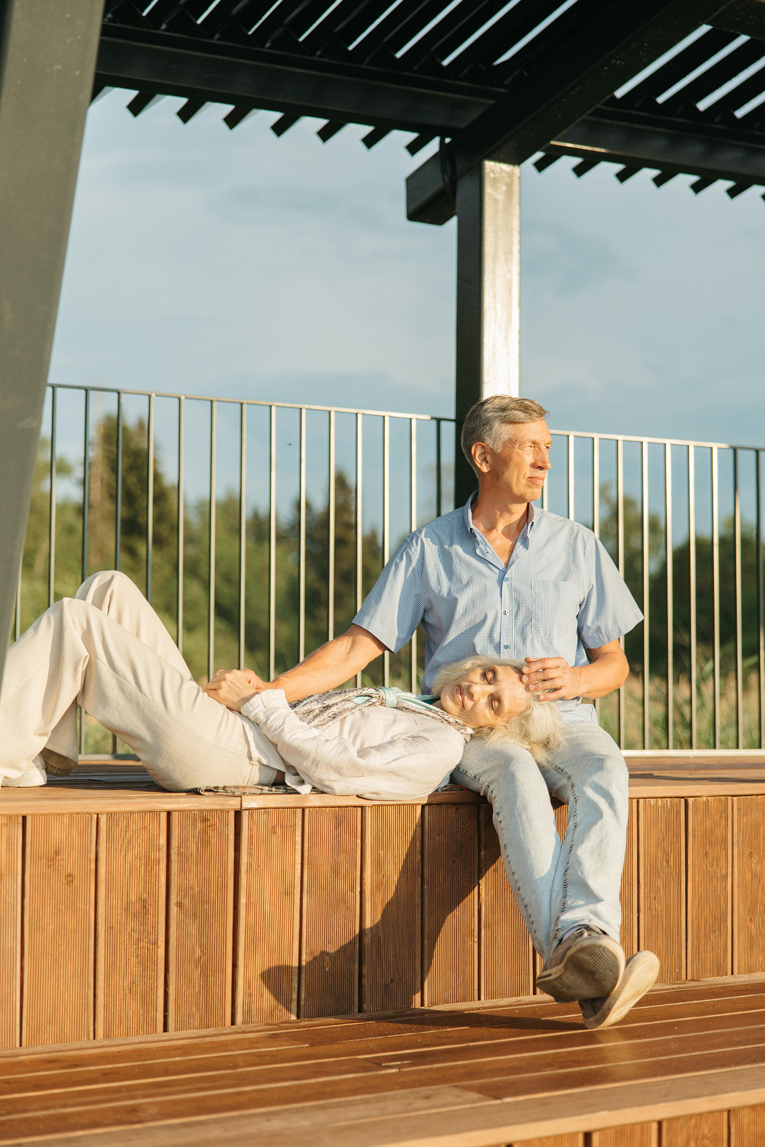 retired-couple-relaxed-financial-security-paraguay Retired couple relaxing together in Paraguay