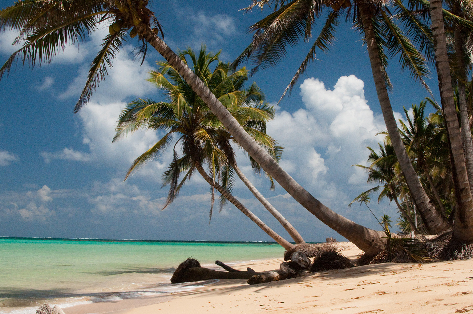 otto-beach-little-corn-island-nicaragua Tranquil Otto Beach on Little Corn Island, a peaceful spot favored by expats seeking a low-density lifestyle in Nicaragua