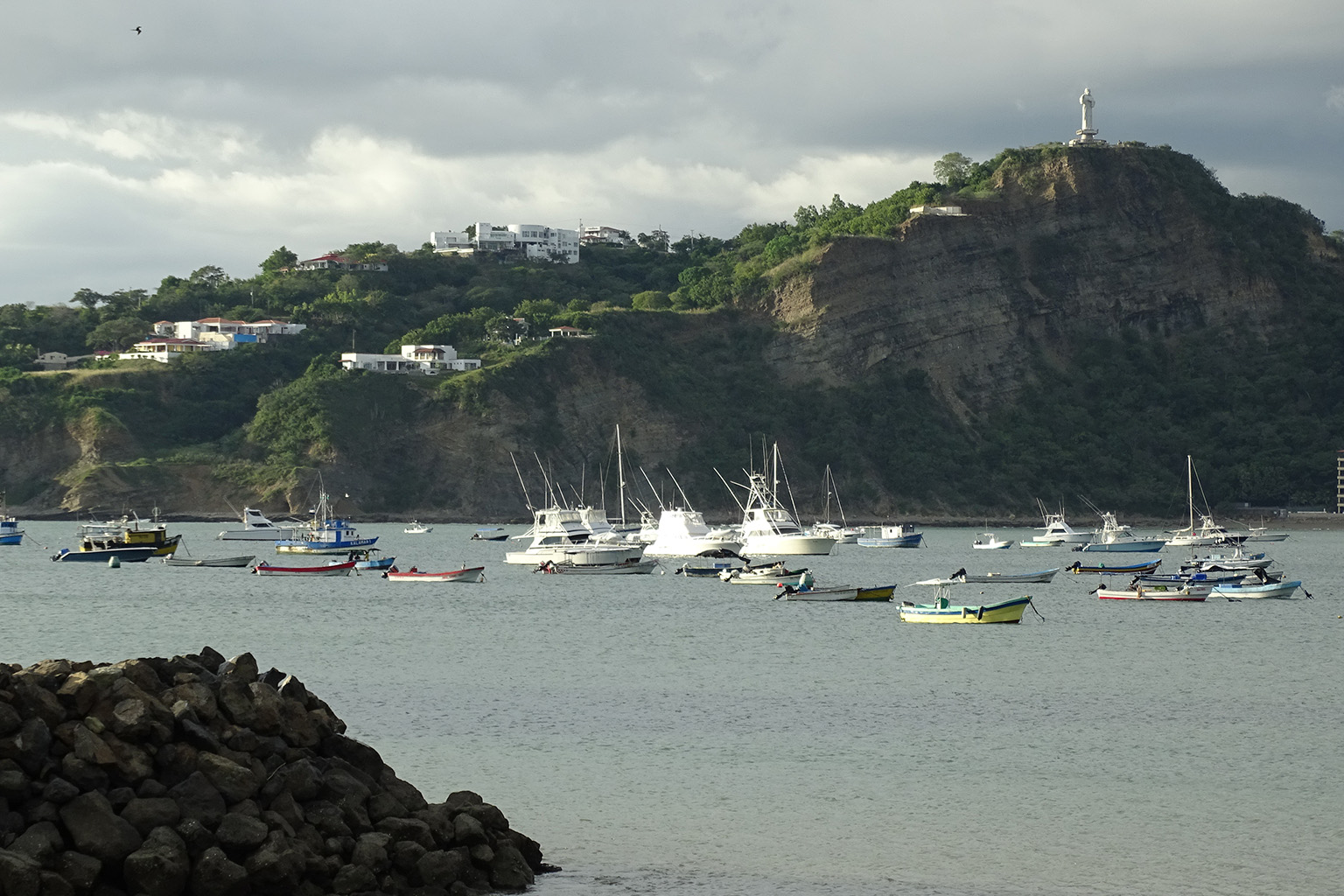 san-juan-del-sur-harbor-boats-nicaragua Boats in the harbor of San Juan del Sur, a favorite destination where expats live in Nicaragua for the beach and social lifestyle