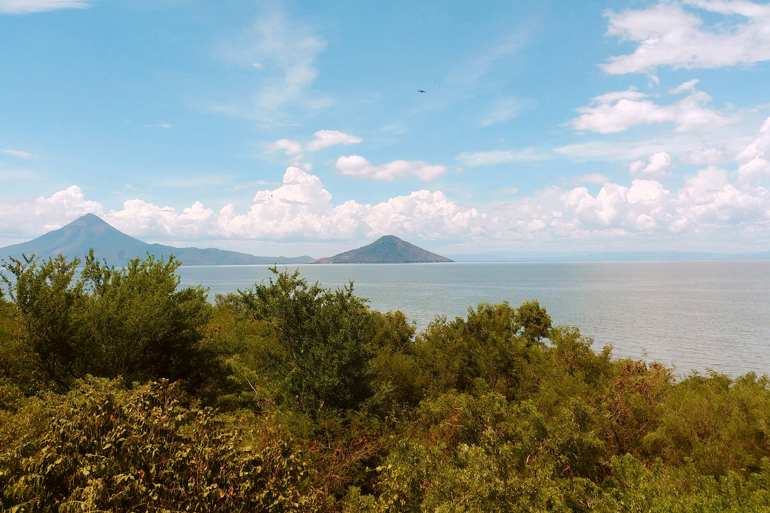 momotombito-volcano-leon-nicaragua-landscape view of Momotombito volcano near León Nicaragua