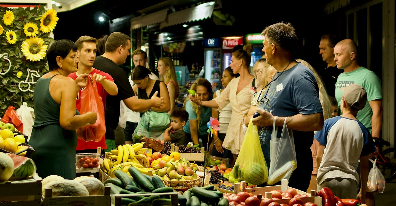 living-in-belize-local-market-cost-of-living Local outdoor market with fresh produce in Belize, illustrating the everyday cost of living in Belize